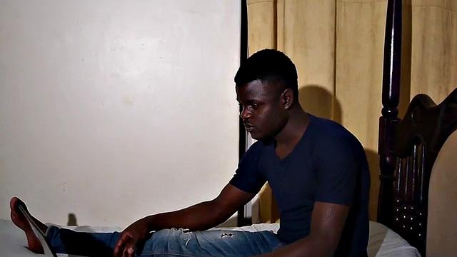 Amateur Nubian twunk strokes his shaft in solo