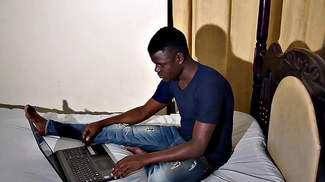 Amateur Nubian twunk strokes his shaft in solo