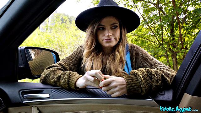 Hitchhiker sucks big for ride