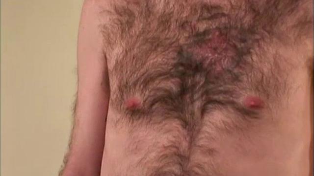 рабочий дрочит на стройке и кончает