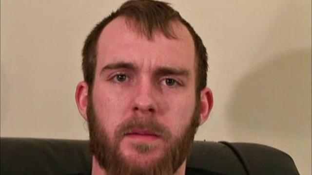 рабочий дрочит на стройке и кончает