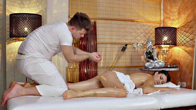 Spoiled oiled babe got smashed on the massage