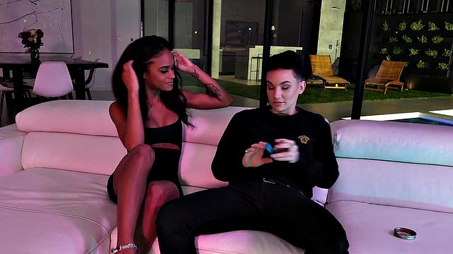 Lesbian Ebony babe strapon fucked and licked by partner