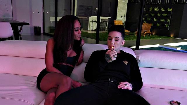 Lesbian Ebony babe strapon fucked and licked by partner