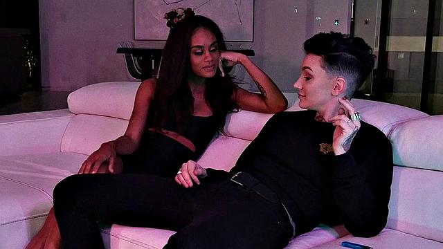 Lesbian Ebony babe strapon fucked and licked by partner