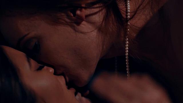 Lez psychiatrist wants to lick her Asian client