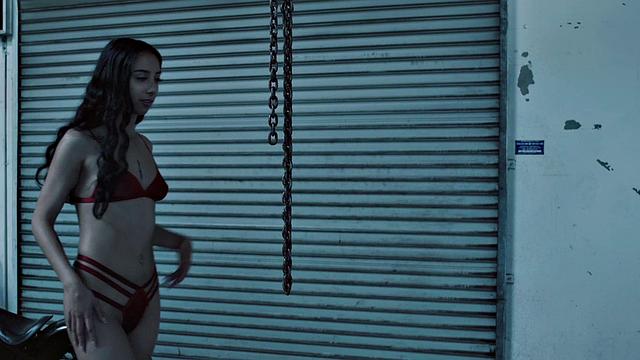 Kiarra Kai - Service Salon