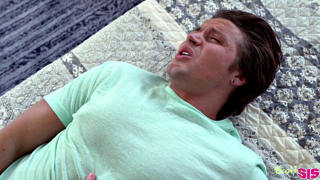 Step Sister Practices CPR - S16:E1