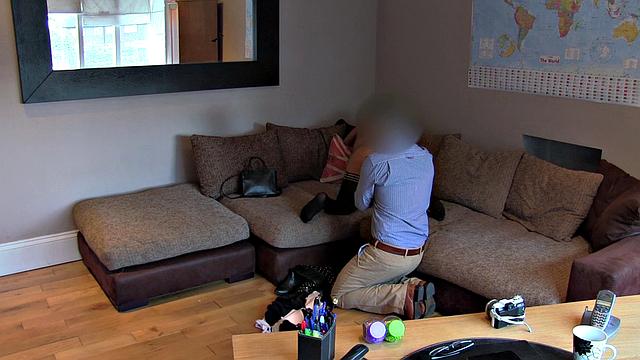 Amateur gives agent a pro blow job