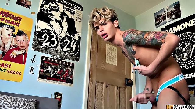 Райо - опытный мальчик - Ryo Foxx