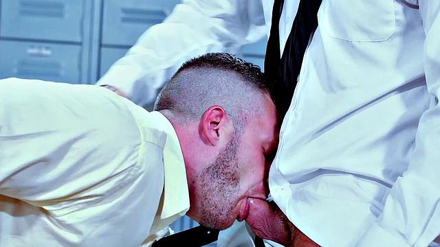 Hunky mature DILF sucked before fisting bottom's butthole