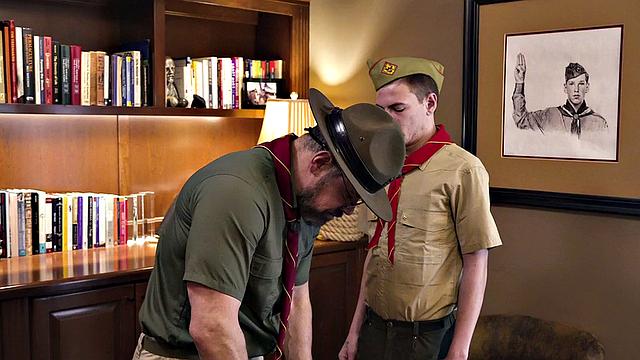 Amateur bottom stud assfucked and rimmed by muscled jock