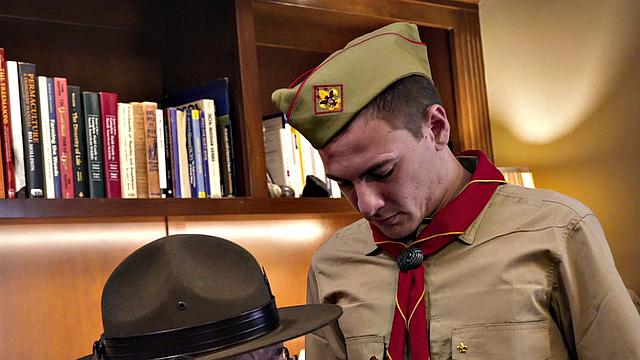 Amateur bottom stud assfucked and rimmed by muscled jock