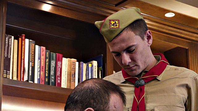 Amateur bottom stud assfucked and rimmed by muscled jock