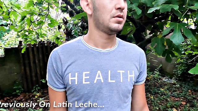 лео срывает крышу от мощного минета, жаркий трах - и снова один