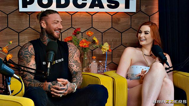 записали подкаст, а вышел яркий тройничок на диване