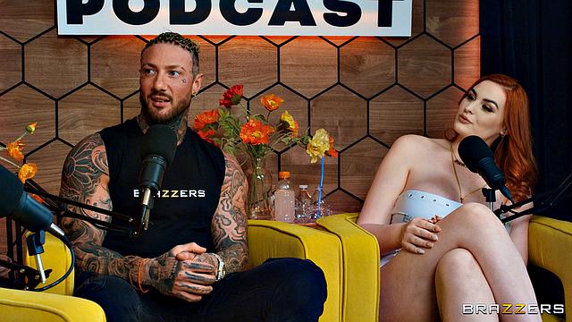 записали подкаст, а вышел яркий тройничок на диване