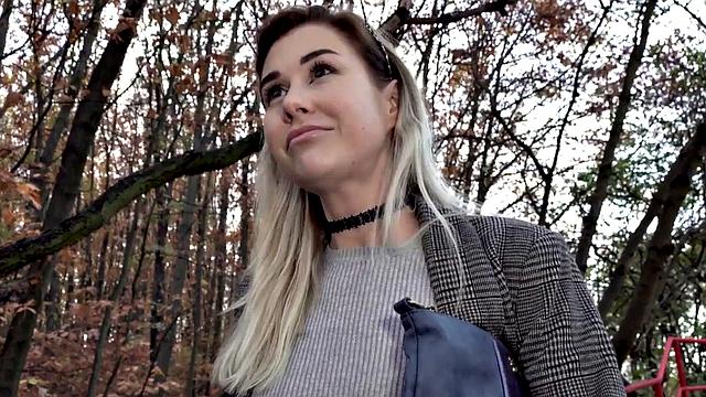 Paid babe enjoys casting closeup fuck and licking