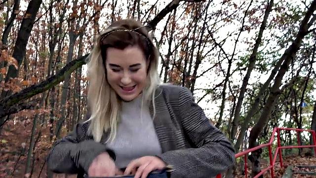 Paid babe enjoys casting closeup fuck and licking