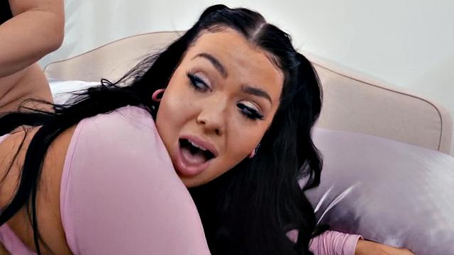 Redhead dyke seduces perverted lez before eating her out