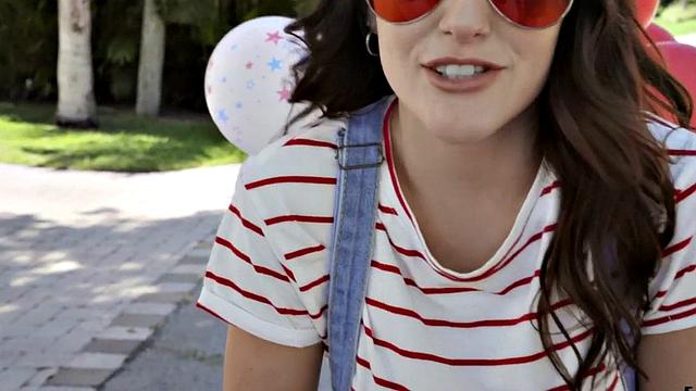 Bigtit babe shares boyfriend in threeway with brunette