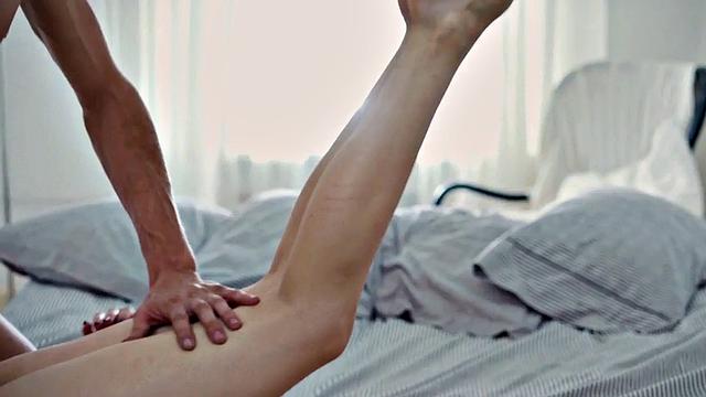 Eager girlfriend sucking before sex then gets a facial