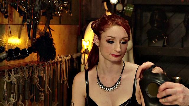 Огненная рыжая студентка сосет член доминанта на жестком уроке