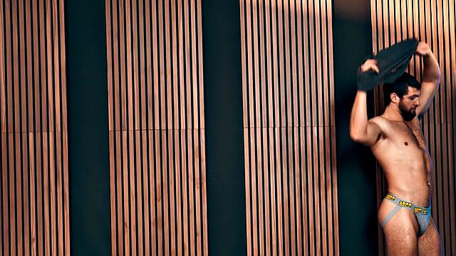 Muscled eager jock barebacking in locker room