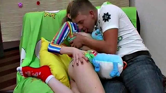 Ирина Д. делает минет и получает кончу на лицо