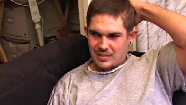 Лаки не скучает: палец в попу, два залпа спермы - тренировка на пятёрку