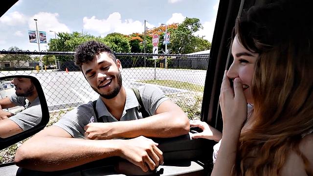 Стрейт парень хотел прокатиться, а прокатили его самого в фургоне