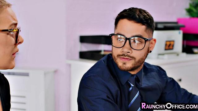 Big lingerie secretary gets nailed