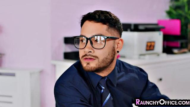 Big lingerie secretary gets nailed