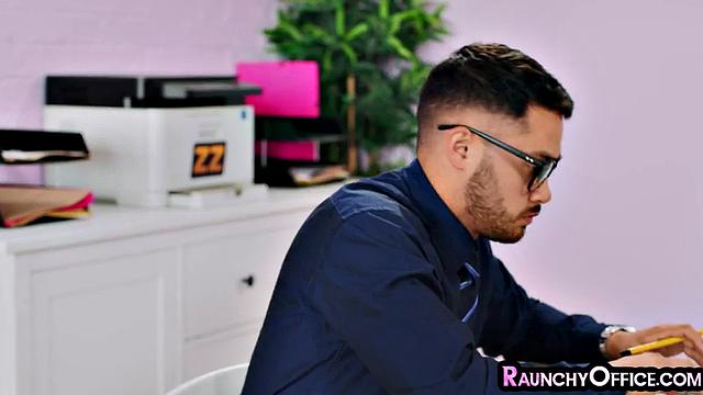 Big lingerie secretary gets nailed