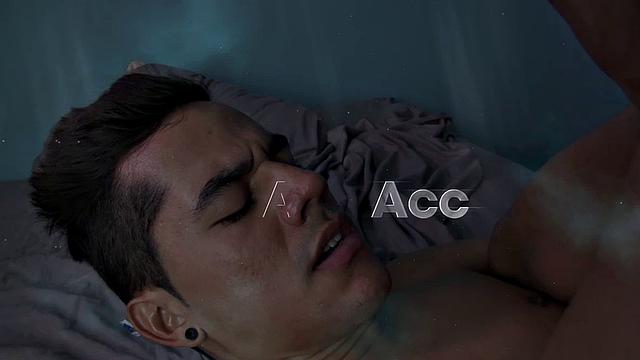 Мэнни Фелипе принимает мощный голый трах и кончает ручьем