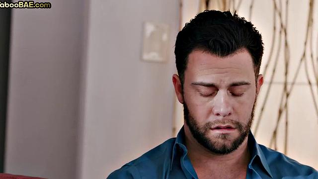 пушистая красотка страстно скачет на толстом члене парня