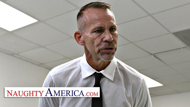 Шерри Мун сосет и трахается с профессором, зрелая любит по-взрослому.