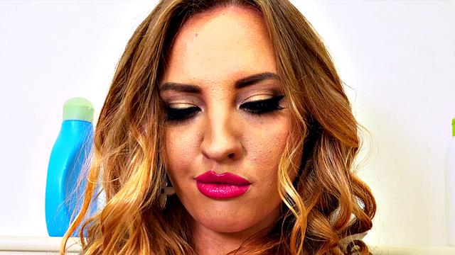 Sigal Acon: Bubbles & Bikini Boobs