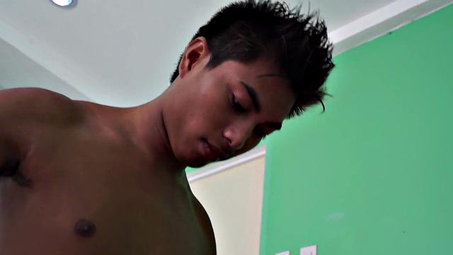 Skinny Asian twink sucks outdoor before getting fucked