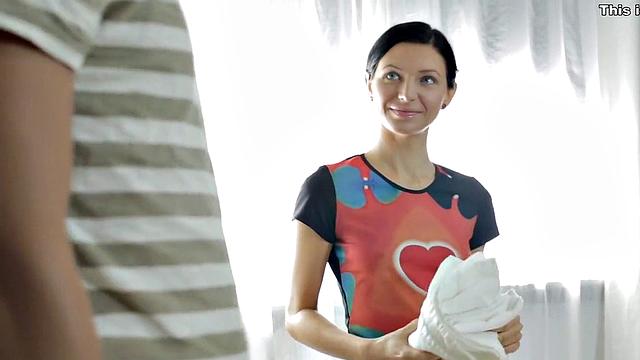 Brunette fucked during massage in pussy porn clip