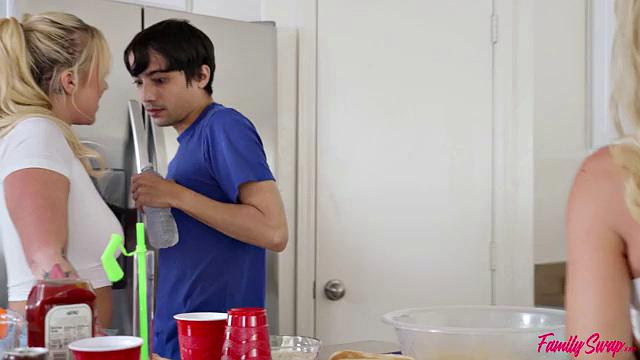 Fucking At The Family Bbq - S5:E5