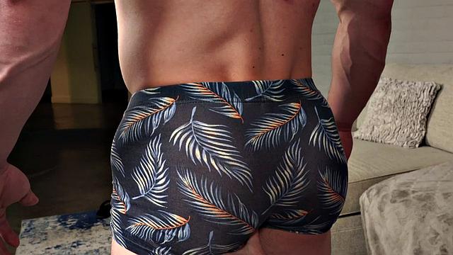 Ripped muscle barebacking in threesome with studs