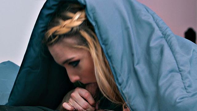 Blindfolded American babe gets her pussy licked & deepthroats in wild cowgirl & reverse cowgirl action