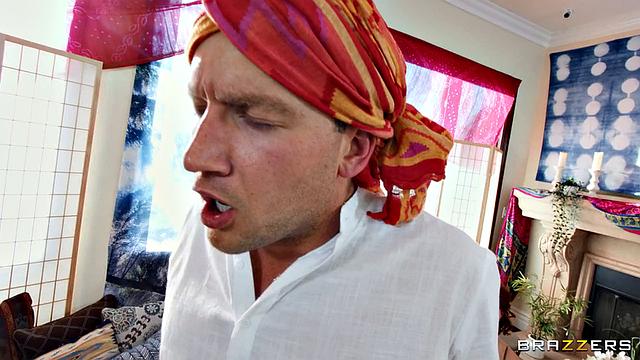 Деми Сутра и Сидни Саммерс трахаются с гуру на ретрите для пар, мужья в шоке рядом сидят.