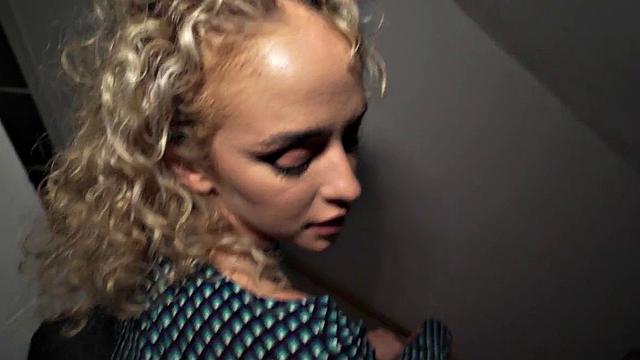 чешка сосёт и трахается за деньги в pov