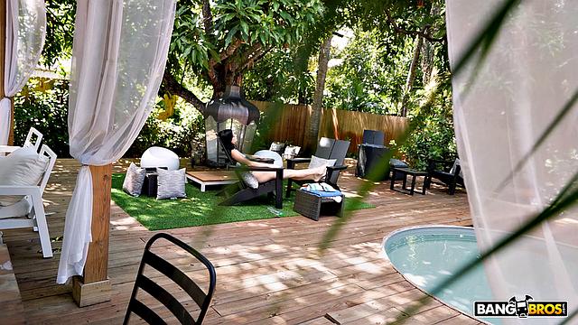 Stepsister Makes Me Horny