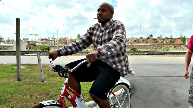 Black bottom pulled and fucked in public place