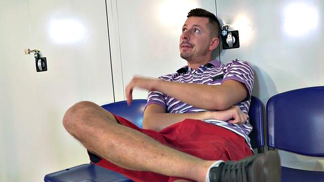 Lesbian tattooed MILF toys squirting pussy in hostel