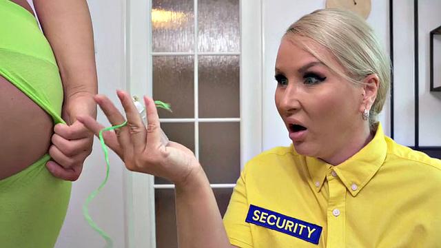 Lesbian tattooed MILF toys squirting pussy in hostel