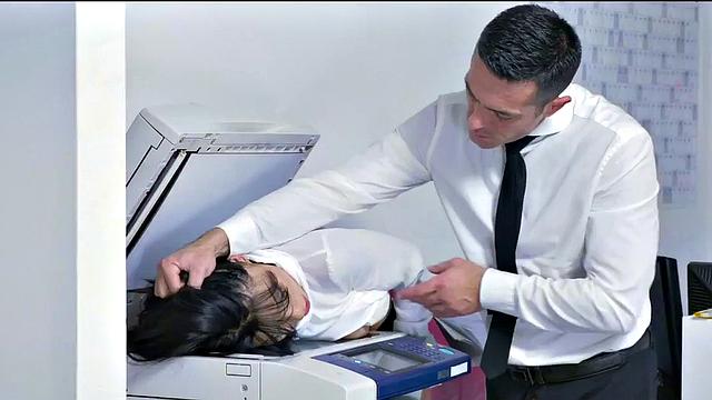 BJ secretary Asian babe pussyfucked by dominant boss